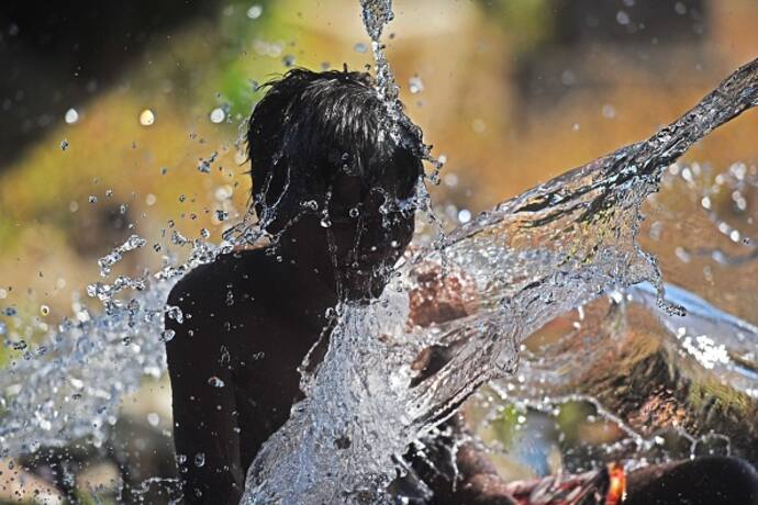 World Water Day: दोस्तों और फैमली मेंबर को भेजें ऐसे मैसेज, जल है तो कल है