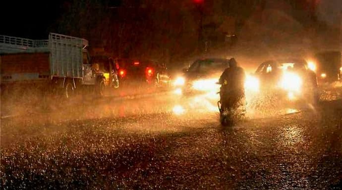 Weather Report: রাতভর বৃষ্টির পূর্বাভাস গাঙ্গেয় পশ্চিমবঙ্গে,  জাঁকিয়ে শীত কবে কলকাতায়