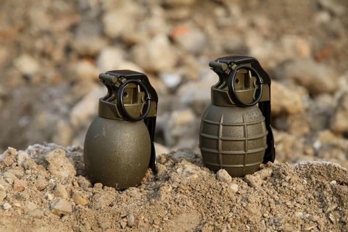 Manglore में रिटायर्ड जवान के कैंपस में पांच grenade मिलने से हड़कंप, उप्पिनंगडी PS में Arms Act के तहत FIR