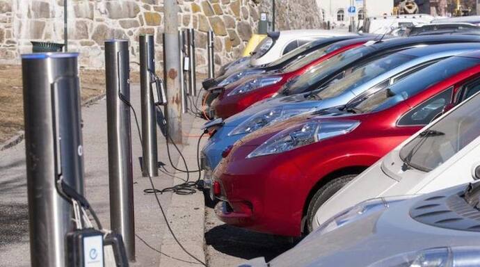 EV का लोगों में बढ़ा क्रेज, 2022 में हर मिनट में बिकेंगी दो Electric Vehicle, पढ़‍िये पूरी रिपोर्ट