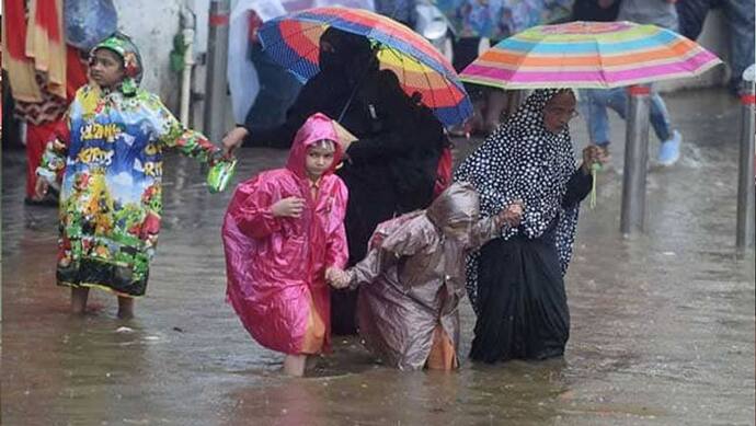 5 दिन से हो रही बारिश से पानी-पानी हुई मुंबई, 52 उड़ानें कैंसल, 23 से ज्यादा की मौत