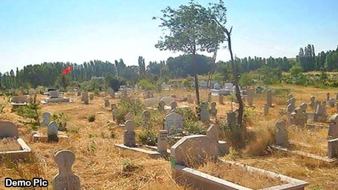 कब्रिस्तान में मिलीं जैन मंदिर से चोरी हुईं 22 मूर्तियां