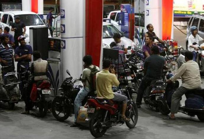 Petrol Diesel Price, 21 Nov 2021, International मार्केट में घट रही कीमत, देश में कंपनियों ने दाम रखे स्थिर