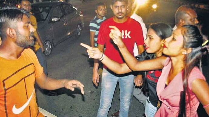 दो लड़कियों ने बहादुरी से दो लुटेरों को दबोचा, लेकिन पुलिस की लापरवाही से एक थाने से हुआ रफूचक्कर
