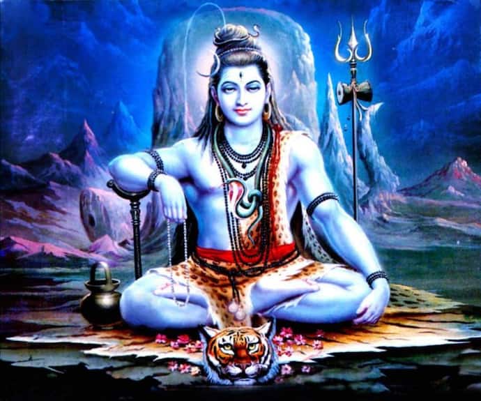 भगवान शिव के मस्तक पर चंद्रमा क्यों है, क्यों हैं उनकी 3 आंखें, महादेव शरीर पर भस्म क्यों लगाते हैं?