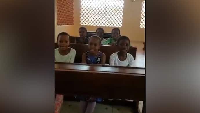 युगांडा के बच्चों ने क्लास में गाया बल्ले-बल्ले, जीत लिया लोगों का दिल
