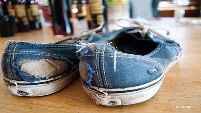 दौड़ने से पहले से ही फट गया गया जूता, कस्टमर ने निर्माता कंपनी को याद दिला दी 'नानी'