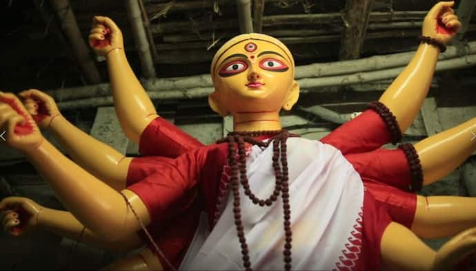 'অজান্তে' দুর্গা পুজোর প্রস্তুতি নিচ্ছে কলকাতার আহিরীটোলা সর্বজনীন