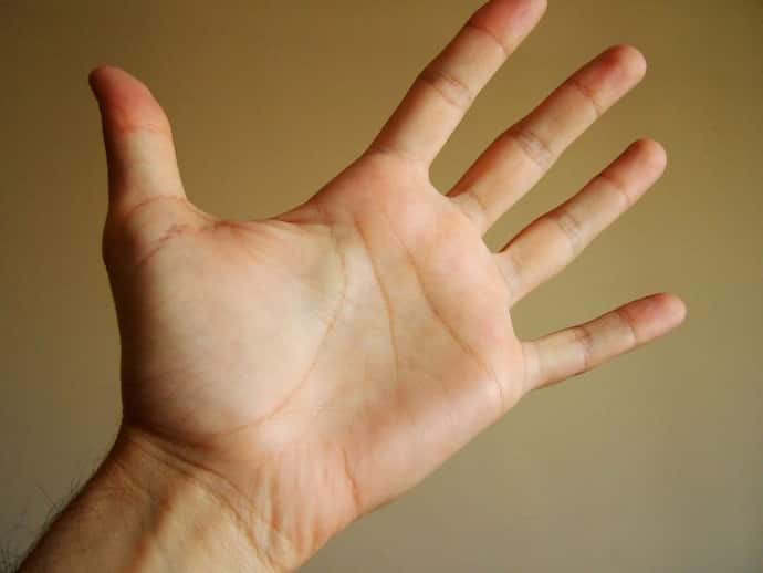सिर्फ अंगूठा देखकर जान सकते हैं किसी के जीवन से जुड़ी 10 बातें