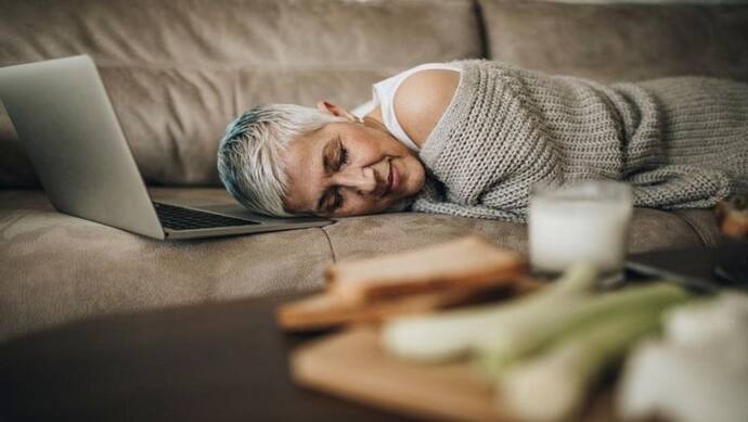 STUDY: दिन में झपकी लेंगे तो रहेंगे स्वस्थ, हार्ट अटैक का खतरा होगा कम