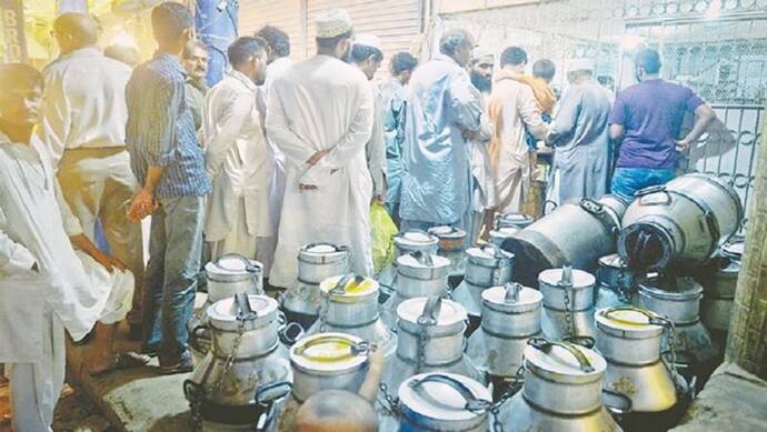 पाकिस्तान में पेट्रोल से भी महंगा हुआ दूध, मुहर्रम पर बढ़ीं लोगों की मुसीबत