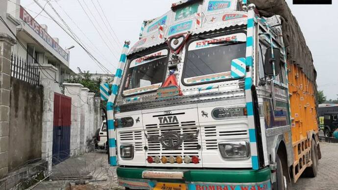 जम्मू-कश्मीर: बड़ी आतंकी साजिश नाकाम, हथियार ले जा रहा ट्रक पकड़ा