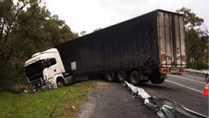 फिलीपीन में ट्रक के खाई में गिरने से 15 लोगों की मौत