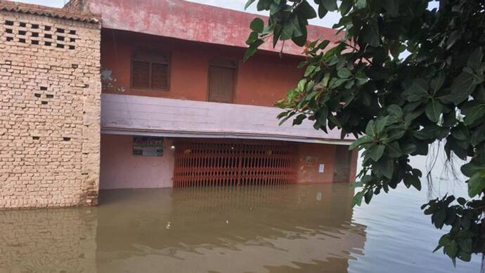 लगातार हो रही बारिश से यूपी में बाढ़ जैसे हालात, प्रयागराज के स्कूलों में 3 दिन की छुट्टी घोषित