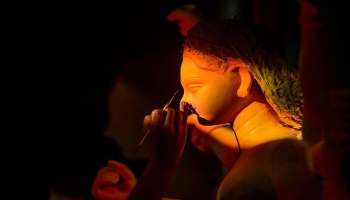 থিম পুজোর চমক নয়,  খিদিরপুর যুবশক্তির দুর্গোৎসবের এবছরের প্রধান আকর্ষণ দেবীর নয় রূপ