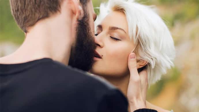 मूंछों वाले मर्द नहीं कर सकते महिलाओं को KISS, अमेरिका के 10 अजीबोगरीब नियम