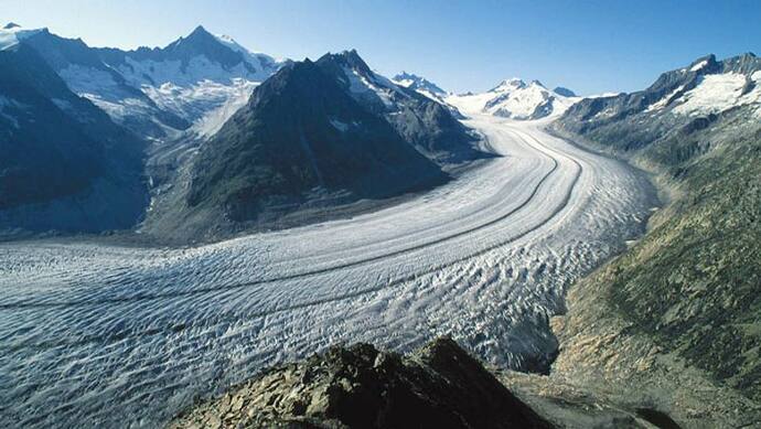 स्विट्जरलैंड में ग्लेशियर पिघलने पर लोगों ने निकाली 'अंतिम यात्रा', वैज्ञानिकों ने कहा "अब वह ग्लेशियर नहीं रहा"