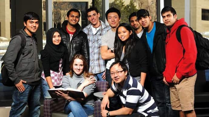 भारत में विदेशी छात्रों की संख्या में नेपाल सबसे आगे, 164 देशों से छात्र आते हैं पढ़ने