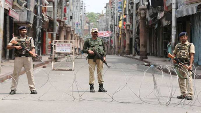 कश्मीर में कई इलाको में दोबारा प्रतिबंध लगे, धारा 370 हटने के 54 वें दिन ऐसा रहा माहौल