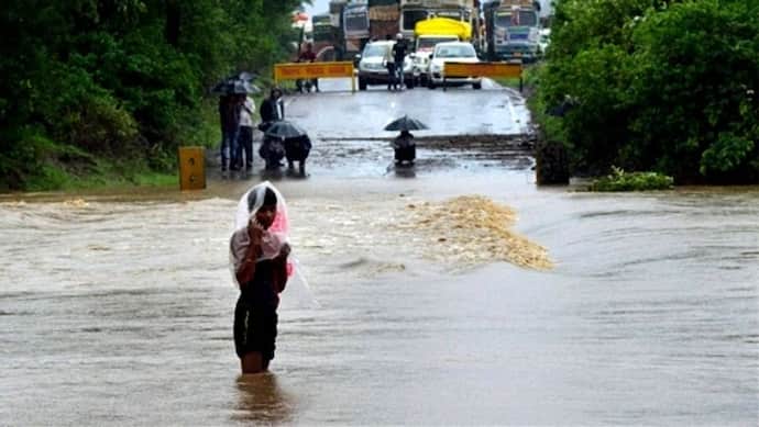 UP में बारिश का कहर जारी, पूर्वांचल में मकान ढहने से 32 लोगों की मौत