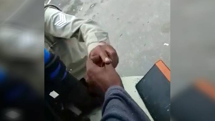 UP पुलिस का कारनामा, ट्रेक्टर ड्राइवर से कुछ ऐसे ली 40 रुपए की रिश्वत
