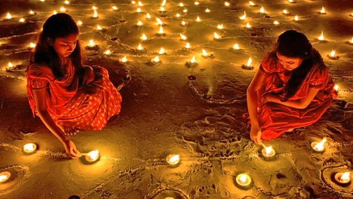 दीपावली पर बन रहे हैं तिथियों के दुर्लभ योग, 27 अक्टूबर को चतुर्दशी की रात ही की जाएगी लक्ष्मी पूजा