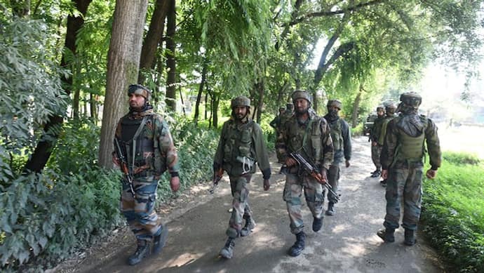 कश्मीर: अनंतनाग में सुरक्षाबलों को बड़ी कामयाबी, हिजबुल के टॉप कमांडर समेत 3 आतंकी ढेर
