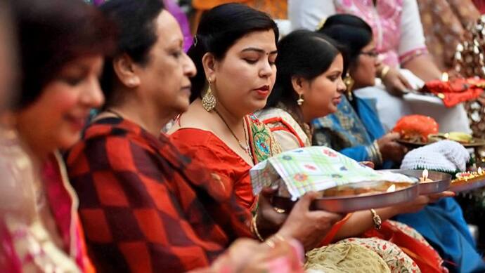 1995 के बाद इस बार बन रहा है करवा चौथ पर पूर्ण राजयोग, इस दिन महिलाएं ध्यान रखें ये 5 बातें