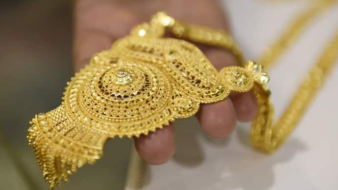 Gold Price Kolkata: পুজো শেষে স্বস্তি সোনার দামে কলকাতায় ফের পতন স্বর্ণ মূল্যে
