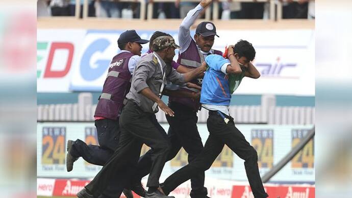 भरे मैदान में हुई क्रिकेट फैन की पिटाई, मंहगा पड़ा अफ्रीकी खिलाड़ी के गले लगना