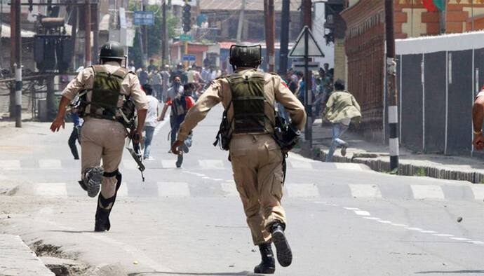 BJP ने दिलाया कश्मीरियों को भरोसा, कहा- अशांती फैला रहे आतंकियों को जल्द पकड़ा जाएगा
