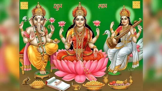 परंपरा: क्या कारण है कि देवी लक्ष्मी के साथ श्रीगणेश और देवी सरस्वती की भी पूजा की जाती है?
