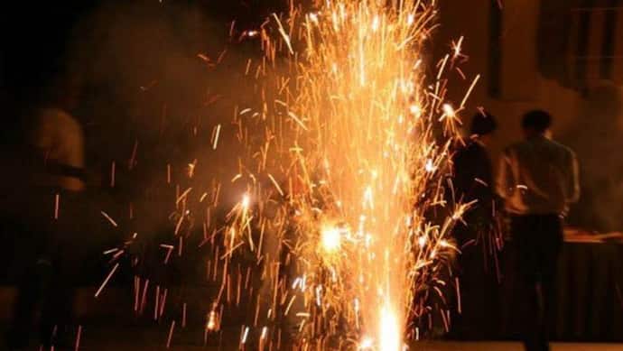 दिवाली पर योगी सरकार का बड़ा फैसला, सिर्फ 2 घंटे ही फोड़ सकेंगे पटाखे
