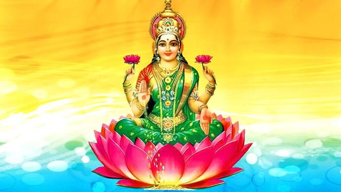 देवी लक्ष्मी को क्यों प्रिय है कमल का फूल? जानिए इससे जुड़े लाइफ मैनेजमेंट के सूत्र