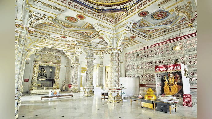 इस मंदिर की दीवारों पर सोने की बरक से लिखे हैं 41 हजार मंत्र, दीवाली पर होती है विशेष पूजा