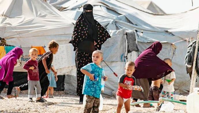 ISIS शिविरों से ब्रिटिश बच्चों को वापस लाने की योजना में ब्रिटेन सरकार