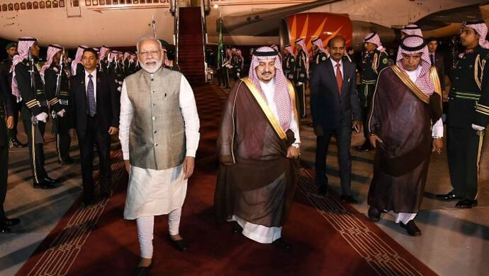 दो दिन के सऊदी अरब के दौरे पर पहुंचे पीएम मोदी, किंग सलमान से करेंगे मुलाकात