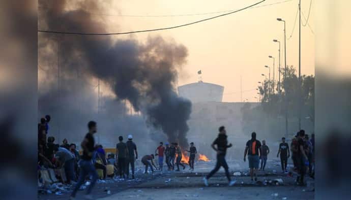 इराक में फिर भड़की प्रदर्शन की आग, सरकारी कार्यालय और स्कूल किए गए बंद