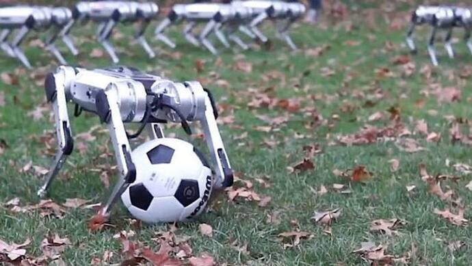 एक सेकंड में कई फैसले ले सकता है यह रोबोट, खेलता है फुटबॉल