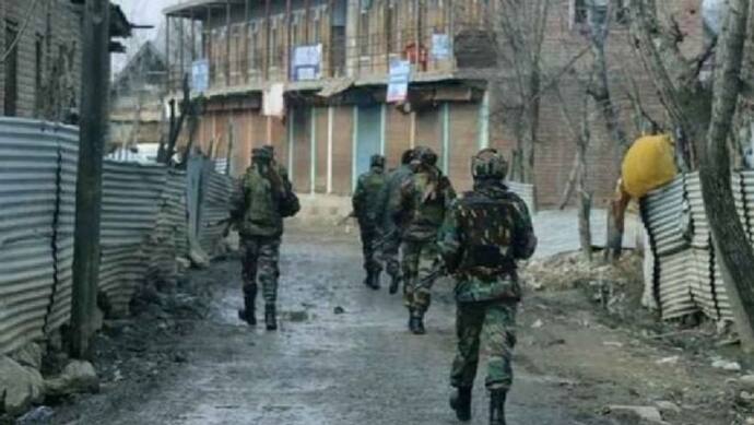जम्मू कश्मीर : सेना और आतंकवादियों के बीच एनकाउंटर जारी, एक आतंकी मारा गया