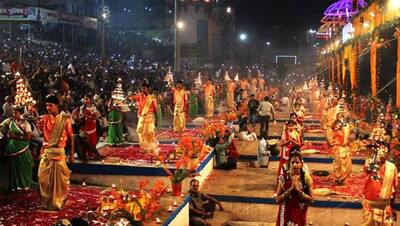 देव दीपावली पर 11 लाख दीपों से रोशन हुई काशी, विदेशियों ने भी जलाए दीये-PHOTOS