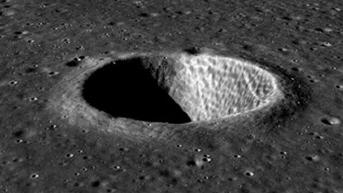 चांद पर गड्ढा: आपने गौर किया, चंद्रयान 2 ने भेजी है ये 3 डी इमेज