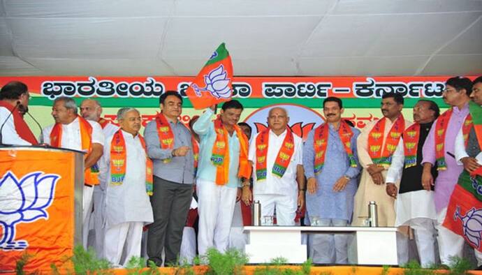 कर्नाटक में BJP ने अयोग्य विधायकों को दिए टिकट, कांग्रेस ने कहा- सत्ता के भूखे, सिद्धांतहीन, अवसरवादी