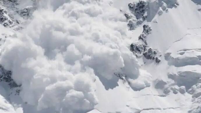 सियाचिन में 18 हजार फीट की ऊंचाई पर हिमस्खलन, बर्फ में दबने से 4 जवानों सहित 6 की मौत