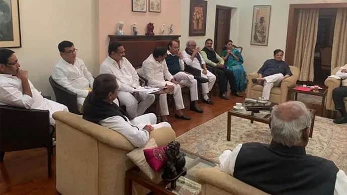 महाराष्ट्र: कुर्सी पर समझौता तय, NCP कांग्रेस के दिग्गजों की मीटिंग; 2 से 5 दिन में शिवसेना संग स्थायी सरकार!