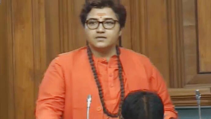 संसद में प्रज्ञा ठाकुर ने गोडसे को फिर बताया 'देशभक्त', चुप कराने खड़े हो गए BJP सांसद