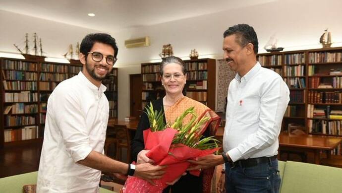 सोनिया गांधी और मनमोहन सिंह से मिले आदित्य ठाकरे, शपथ समारोह के लिए किया आमंत्रित