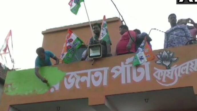 उपचुनाव नतीजों के बाद ममता के कार्यकर्ताओं की गुंडागर्दी, 4 पार्टी दफ्तरों में भाजपा का नाम रंगा