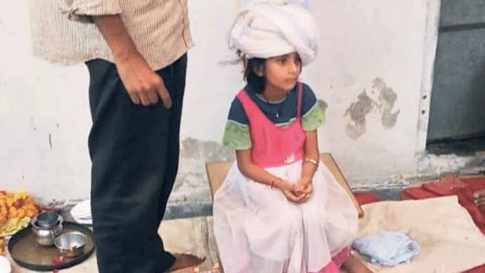 7 साल की बेटी हिना बनी अपने परिवार की मुखिया,  पगड़ी पहनाई तो हर किसी की आंख से छलके आंसू