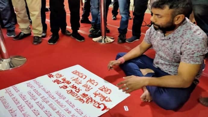 असम विधानसभा के बाहर कांग्रेस MLA ने हथेली काटी, खून से लिखकर किया सरकार का विरोध